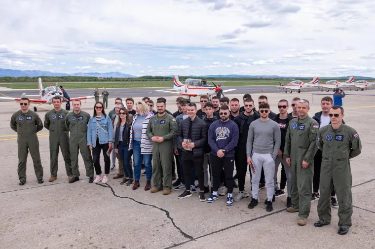 Zaboravite na Toma Cruisea i Top Gun, ovi na&scaron;i i britanski dečki rade stvari od kojih će vam se zavrtjeti u glavi