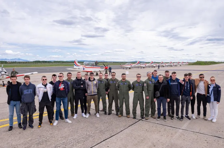 Zaboravite na Toma Cruisea i Top Gun, ovi na&scaron;i i britanski dečki rade stvari od kojih će vam se zavrtjeti u glavi