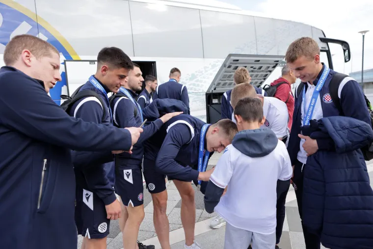 Juniori Hajduka dan nakon poraza u finalu Lige prvaka sletjeli u splitsku zračnu luku