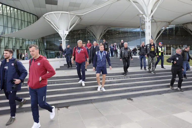 Juniori Hajduka dan nakon poraza u finalu Lige prvaka sletjeli u splitsku zračnu luku