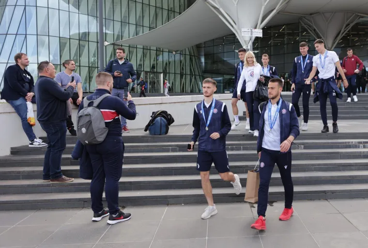 Juniori Hajduka dan nakon poraza u finalu Lige prvaka sletjeli u splitsku zračnu luku