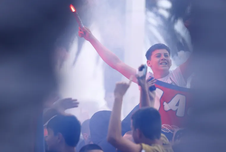 Spektakularne fotografije splitske Rive iz zraka! Juniorima Hajduka navijači pripremili vatreni doček!