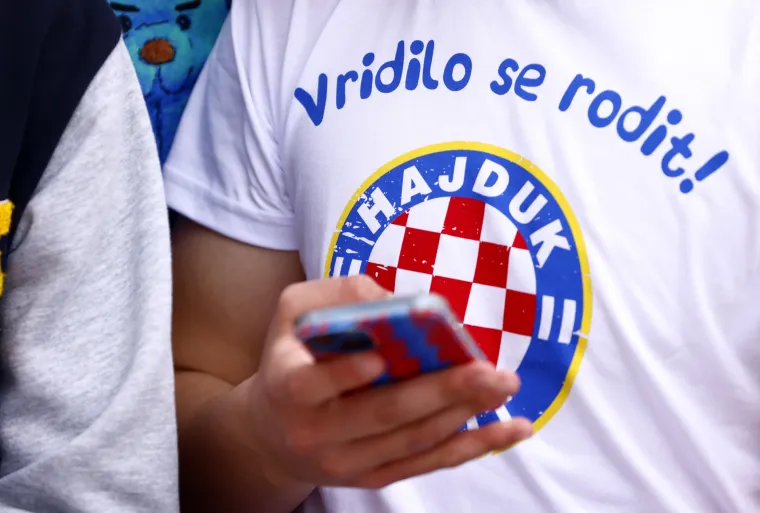 Spektakularne fotografije splitske Rive iz zraka! Juniorima Hajduka navijači pripremili vatreni doček!