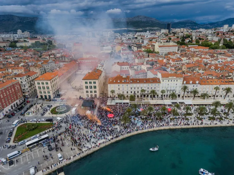 Spektakularne fotografije iz zraka na Rivu dok je trajao doček juniora Hajduka
