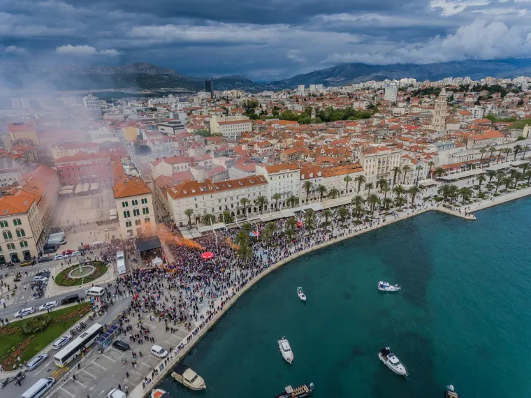 Spektakularne fotografije iz zraka na Rivu dok je trajao doček juniora Hajduka