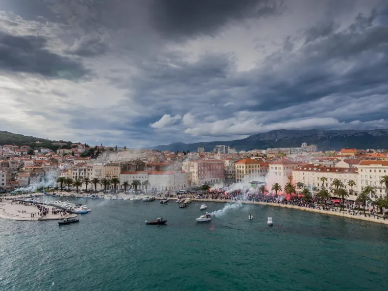 Spektakularne fotografije iz zraka na Rivu dok je trajao doček juniora Hajduka