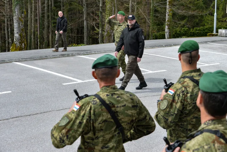 Pukni puško! Predsjednik je nedavno pucao iz kubure, a sad se i ministar Banožić latio oružja