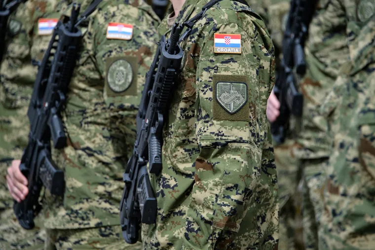 Pukni puško! Predsjednik je nedavno pucao iz kubure, a sad se i ministar Banožić latio oružja
