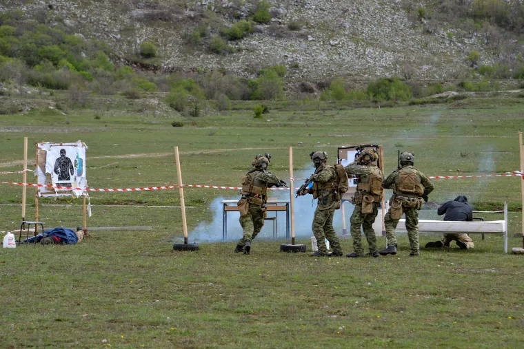 Pukni puško! Predsjednik je nedavno pucao iz kubure, a sad se i ministar Banožić latio oružja