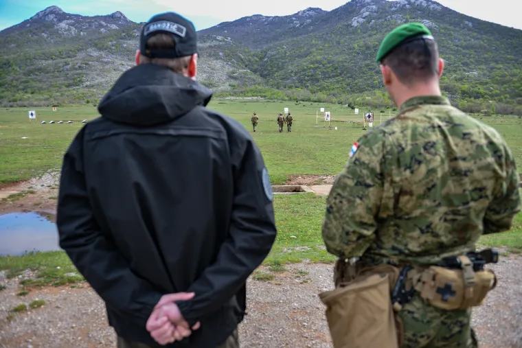 Pukni puško! Predsjednik je nedavno pucao iz kubure, a sad se i ministar Banožić latio oružja