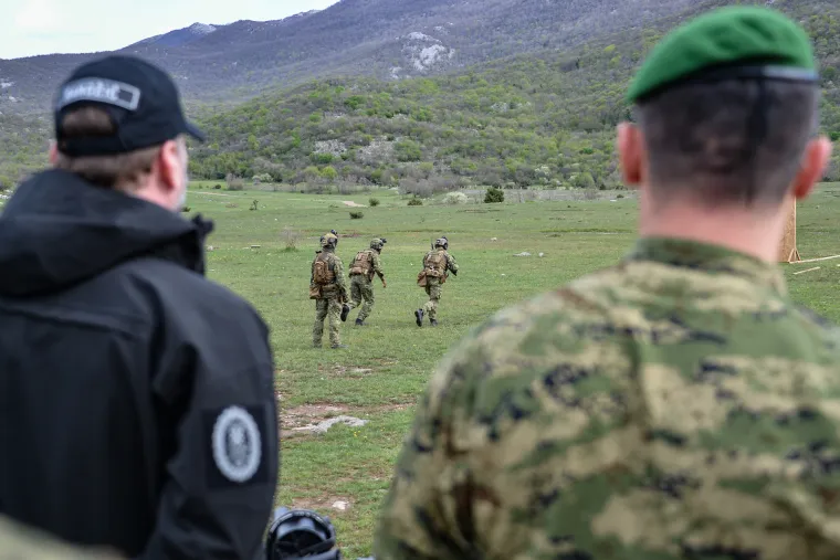 Pukni puško! Predsjednik je nedavno pucao iz kubure, a sad se i ministar Banožić latio oružja
