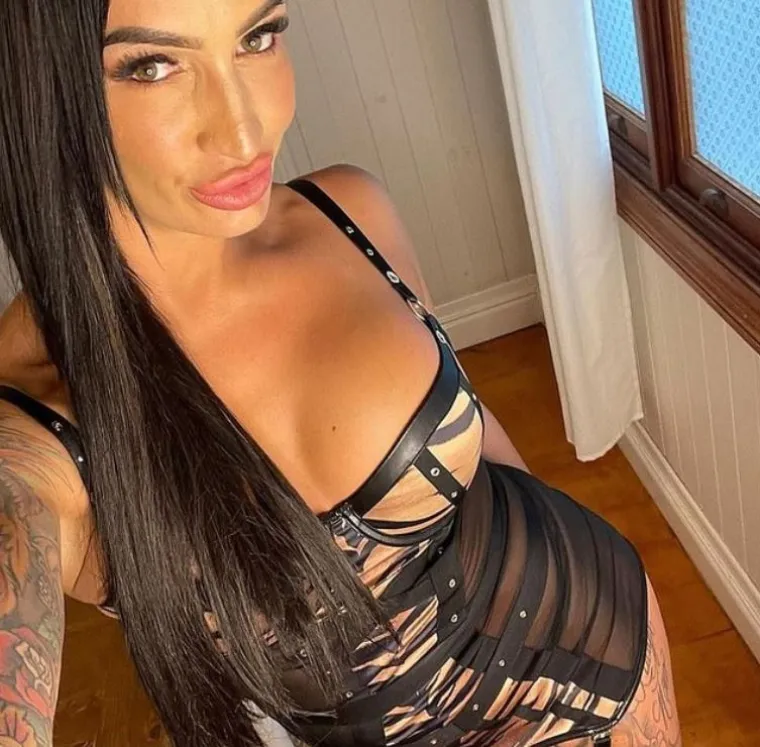 Prethodno je otkrila da se viđala s dvojicom muškaraca nakon što se pojavila u Married At First Sight, ali je priznala da joj je to teško. 