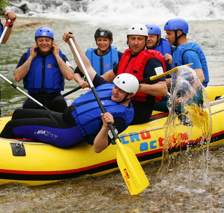 Sjećate li se kad je Sanader poslao ministre na rafting? Neki su se skoro utopili, jedan uhvaćen u ljubavnom klinču, a Kolinda...