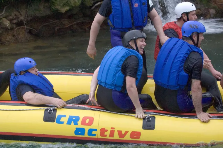Sjećate li se kad je Sanader poslao ministre na rafting? Neki su se skoro utopili, jedan uhvaćen u ljubavnom klinču, a Kolinda...