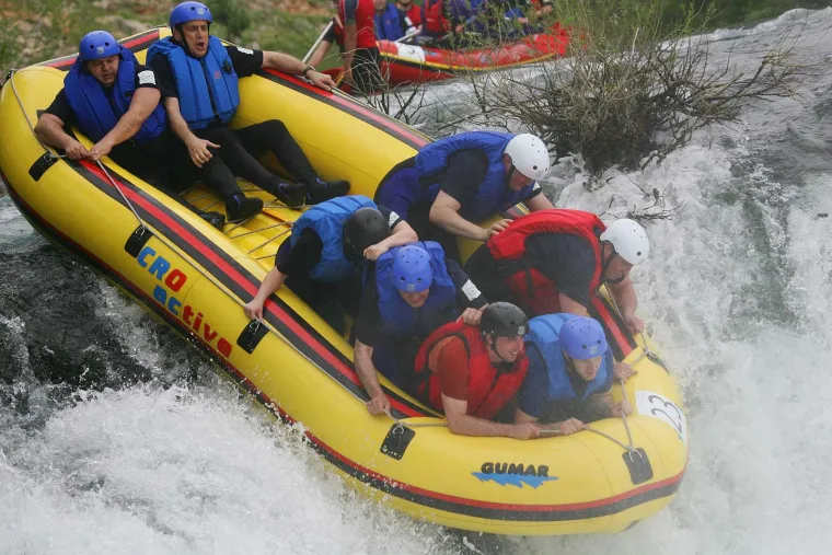 Sjećate li se kad je Sanader poslao ministre na rafting? Neki su se skoro utopili, jedan uhvaćen u ljubavnom klinču, a Kolinda...