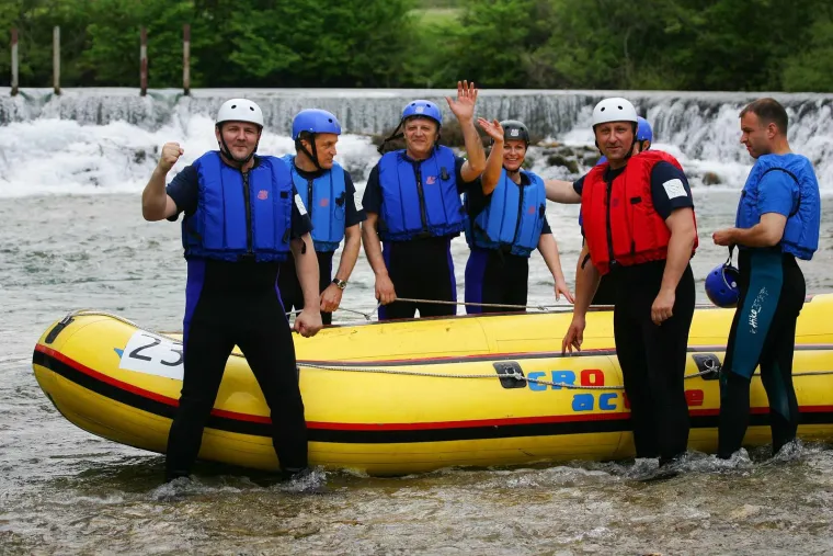 Sjećate li se kad je Sanader poslao ministre na rafting? Neki su se skoro utopili, jedan uhvaćen u ljubavnom klinču, a Kolinda...