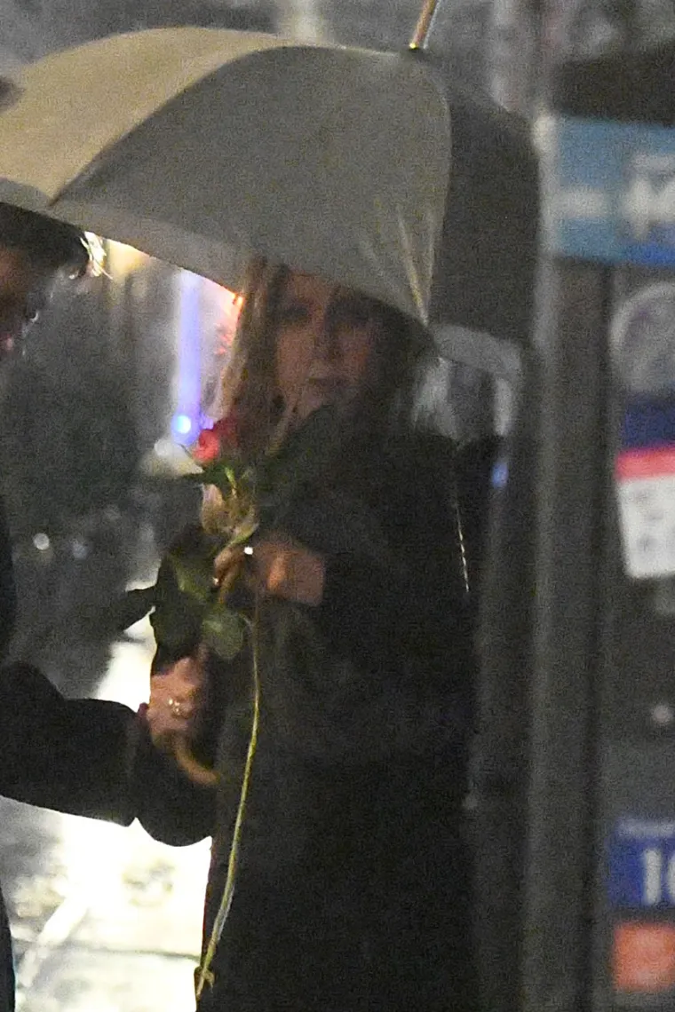 Jennifer Aniston uhvaćena s bivšim mužem: Kad su se ugledali, pao je nježan zagrljaj, a glumac je zbog jednog ispao pravi romantik