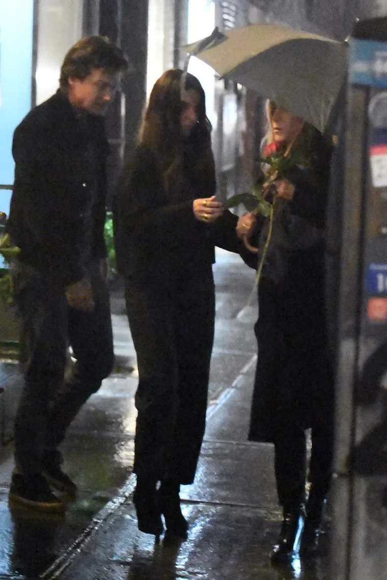 Jennifer Aniston uhvaćena s biv&scaron;im mužem: Kad su se ugledali, pao je nježan zagrljaj, a glumac je zbog jednog ispao pravi romantik