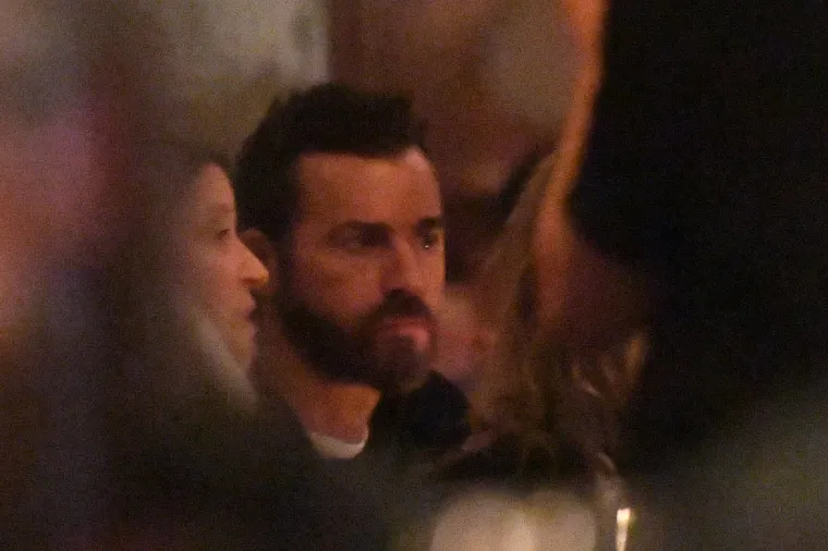 Jennifer Aniston uhvaćena s biv&scaron;im mužem: Kad su se ugledali, pao je nježan zagrljaj, a glumac je zbog jednog ispao pravi romantik