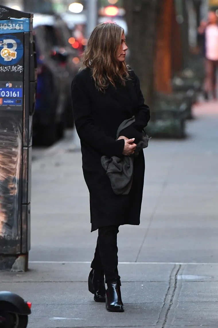 Jennifer Aniston uhvaćena s biv&scaron;im mužem: Kad su se ugledali, pao je nježan zagrljaj, a glumac je zbog jednog ispao pravi romantik