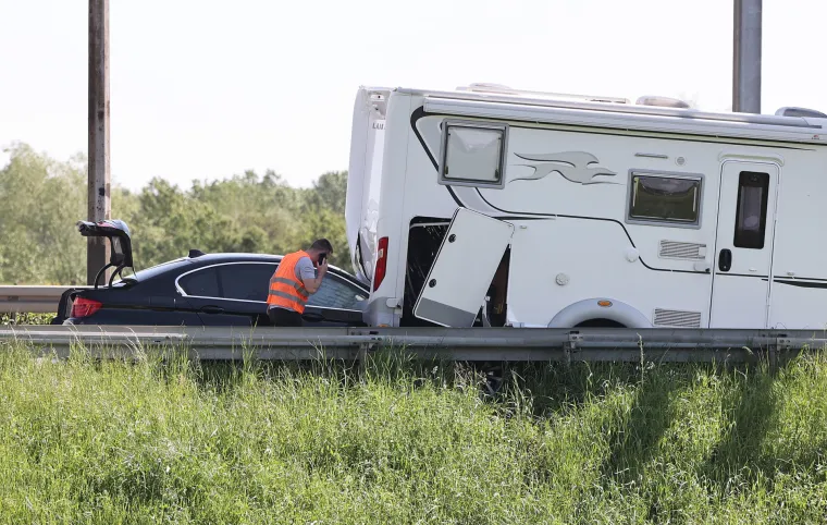 BMW podletio pod kamper kod čvora Lučko u Zagrebu