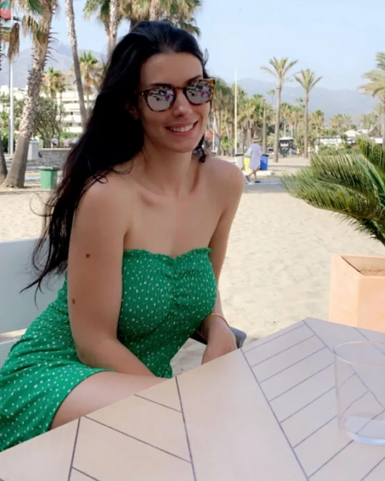 Vruća hrvatska navijačica je zapravo kopija? Poznati tabloid otkrio tko je 'originalna Ivana Knoll'