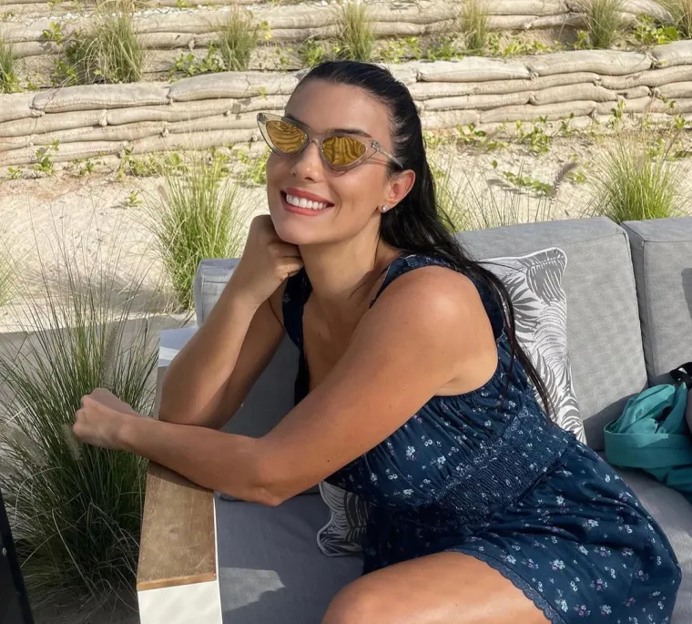 Vruća hrvatska navijačica je zapravo kopija? Poznati tabloid otkrio tko je 'originalna Ivana Knoll'