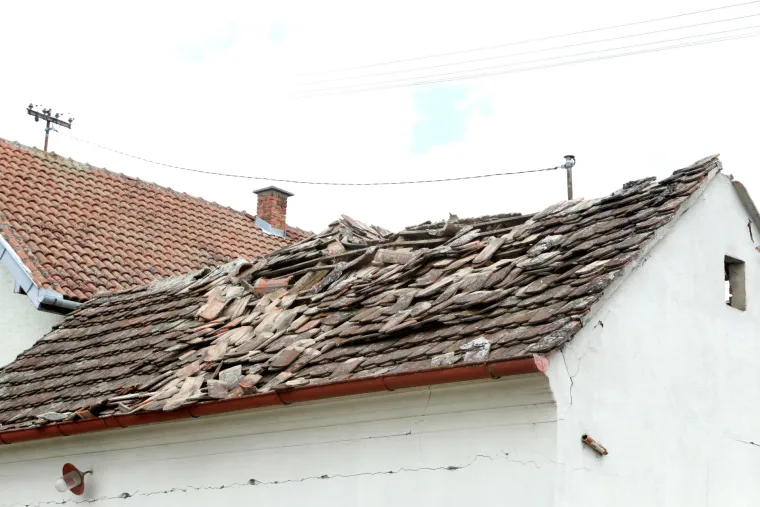 Ovako izgleda kuća nakon eksplozije plina kraj Našica u kojoj je teško ozlijeđen muškarac