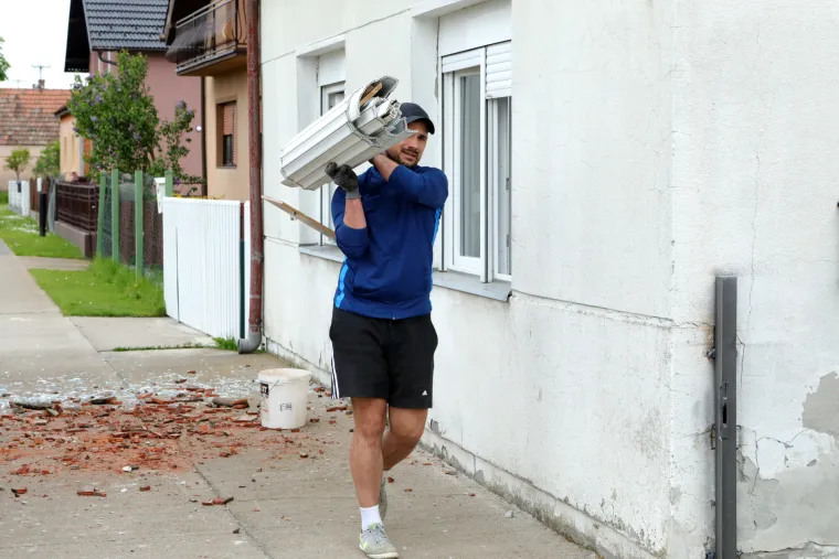 Ovako izgleda kuća nakon eksplozije plina kraj Našica u kojoj je teško ozlijeđen muškarac