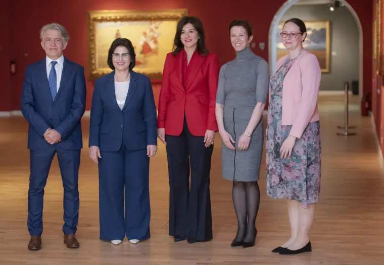 Besprijekorna elegancija Sanje Musić Milanović: U odvažnoj kombinaciji još jednom pokazala da je crvena njezina boja
