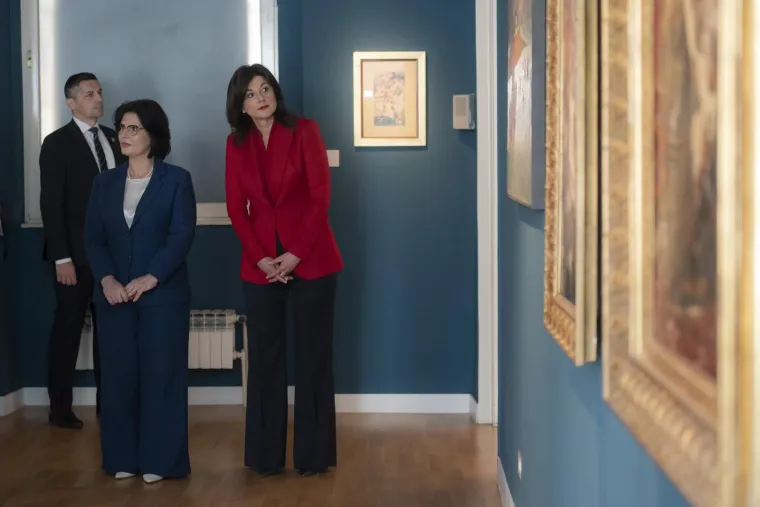 Besprijekorna elegancija Sanje Musić Milanović: U odvažnoj kombinaciji jo&scaron; jednom pokazala da je crvena njezina boja