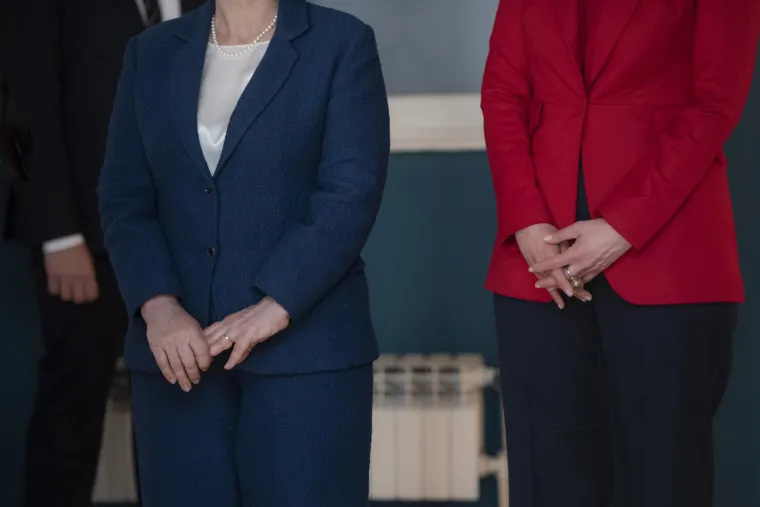 Besprijekorna elegancija Sanje Musić Milanović: U odvažnoj kombinaciji jo&scaron; jednom pokazala da je crvena njezina boja