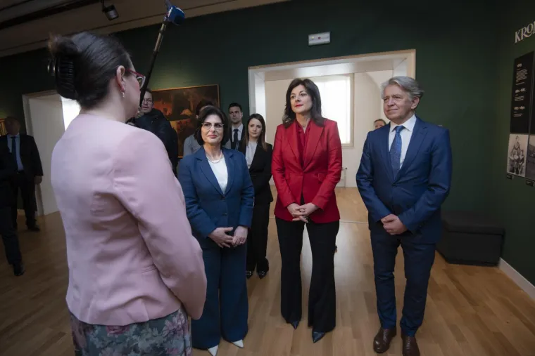 Besprijekorna elegancija Sanje Musić Milanović: U odvažnoj kombinaciji jo&scaron; jednom pokazala da je crvena njezina boja