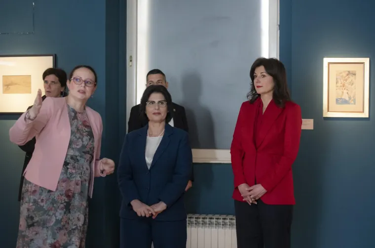 Besprijekorna elegancija Sanje Musić Milanović: U odvažnoj kombinaciji jo&scaron; jednom pokazala da je crvena njezina boja