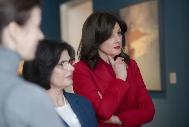 Besprijekorna elegancija Sanje Musić Milanović: U odvažnoj kombinaciji jo&scaron; jednom pokazala da je crvena njezina boja