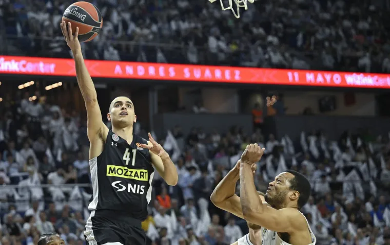 Opća tučnjava na parketu između ko&scaron;arka&scaron;a Reala i Partizana, Grobari izbačeni iz dvorane