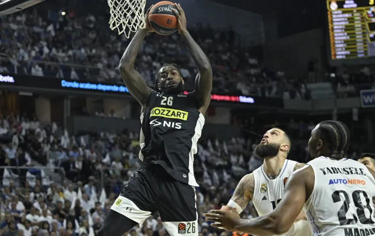 Opća tučnjava na parketu između ko&scaron;arka&scaron;a Reala i Partizana, Grobari izbačeni iz dvorane