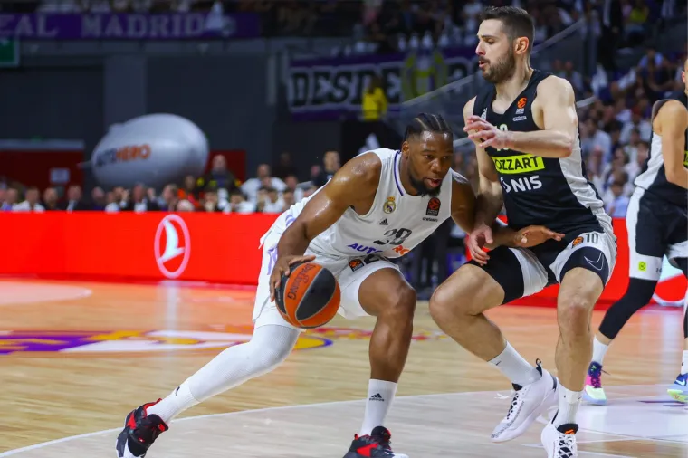 Opća tučnjava na parketu između ko&scaron;arka&scaron;a Reala i Partizana, Grobari izbačeni iz dvorane