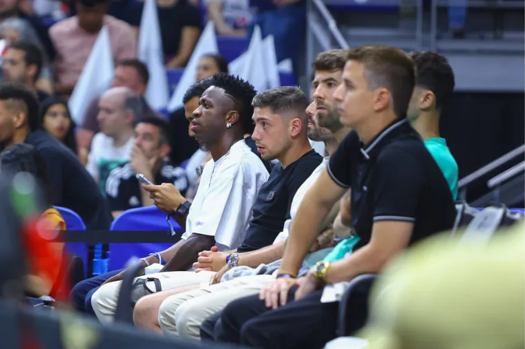 Opća tučnjava na parketu između ko&scaron;arka&scaron;a Reala i Partizana, Grobari izbačeni iz dvorane