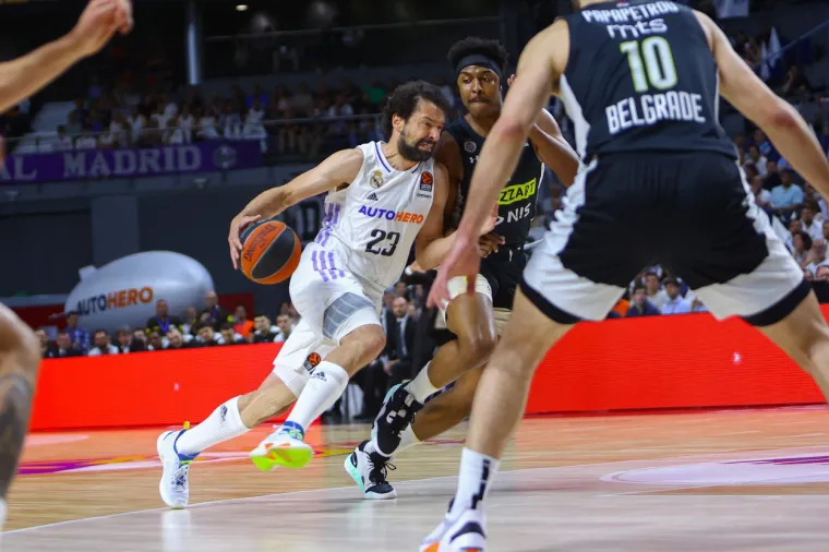 Opća tučnjava na parketu između ko&scaron;arka&scaron;a Reala i Partizana, Grobari izbačeni iz dvorane