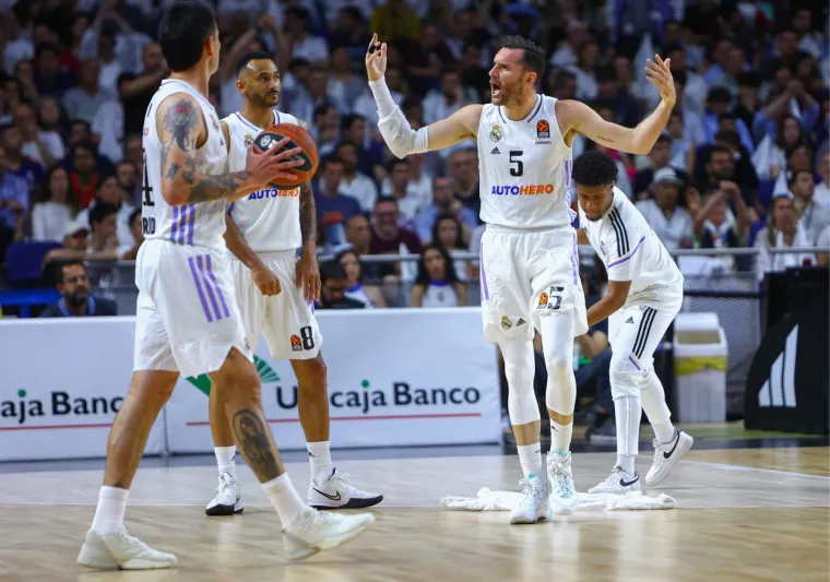 Sijevale &scaron;ake između ko&scaron;arka&scaron;a Reala i Partizana na parketu u Madridu