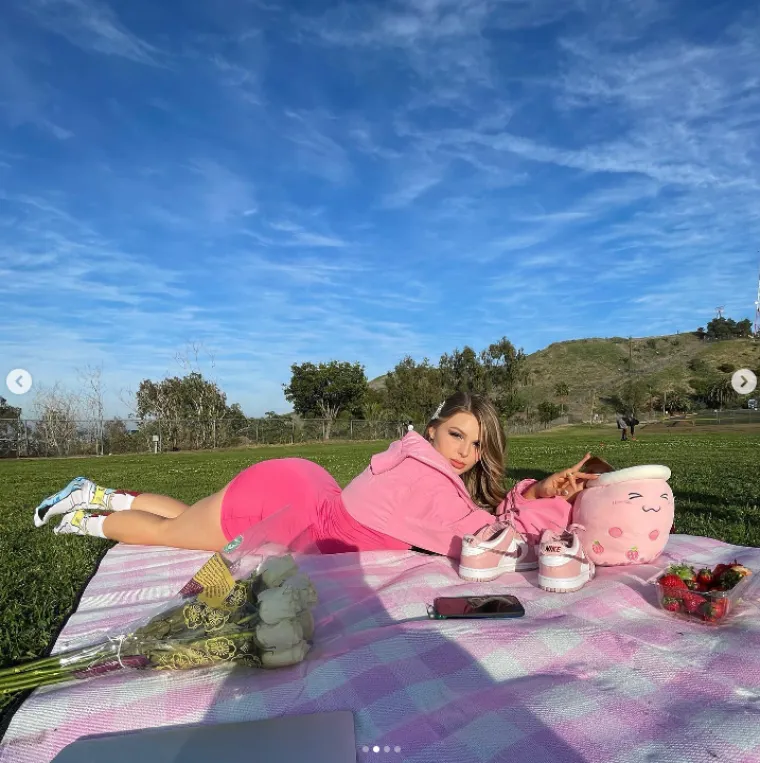 Vrativ&scaron;i kontrolu, Sava je odlučila pokrenuti osobni OnlyFans &ndash; i od tada je stekla stotine milijuna pratitelja.