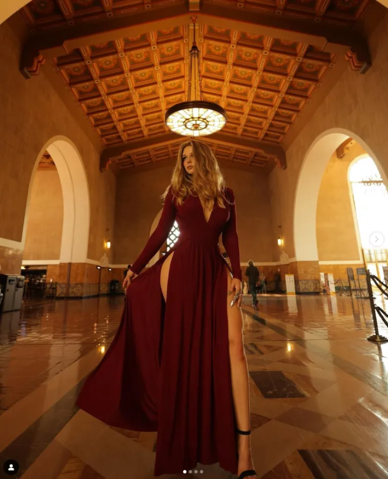 "Nisam se predomislila da izađem iz industrije jer sam se modelingom uzdržavala. To je za mene bio put do ekonomske neovisnosti dok sam studirala. Nisam to željela izgubiti, pa sam morala izgurati", iskrena je Sava.