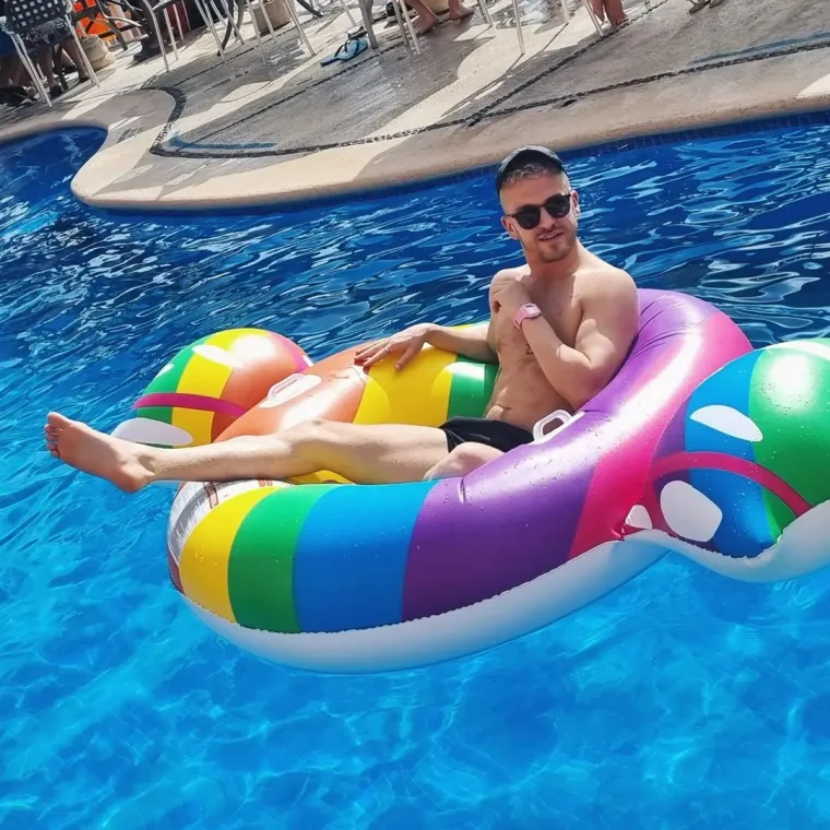 Otkrio je i istinu o svingerskim zabavama na brodu &quot;Što se tiče svingerskih zabava i sličnih &quot;tematskih&quot; zabava, to naravno postoji, s tim da postoje posebne tvrtke koje iznajmljuju brod za jedno krstarenje tako da je cijelo krstarenje posvećeno gostima koji prakticiraju takav stil života&quot;, otkriva Stefan.