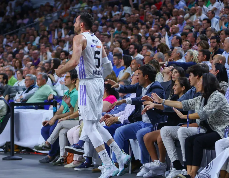 Totalni kaos: Legendarni Raul ustao, nešto dobacio i htio se obračunati s kapetanom Partizana?