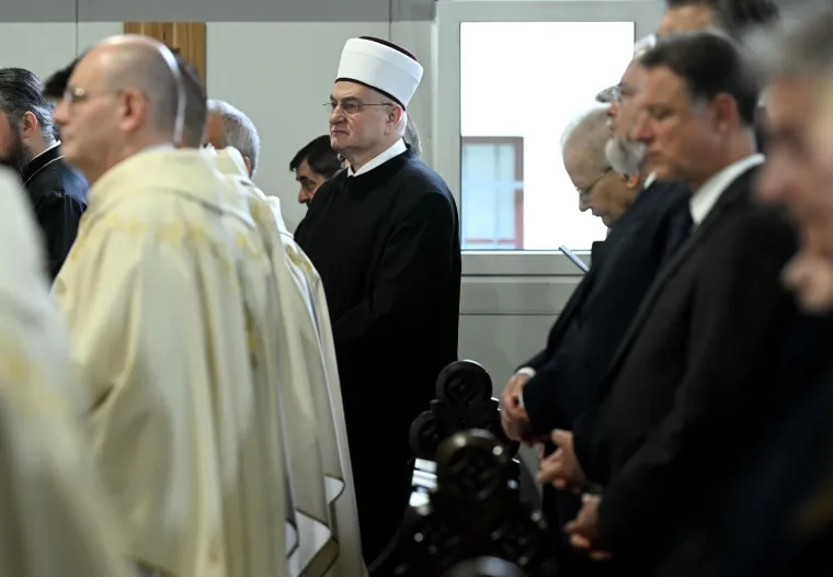Kutleša preuzeo službu nadbiskupa: Na svečanom misnom slavlju pojavili se i brojni političari