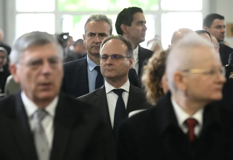 Kutleša preuzeo službu nadbiskupa: Na svečanom misnom slavlju pojavili se i brojni političari
