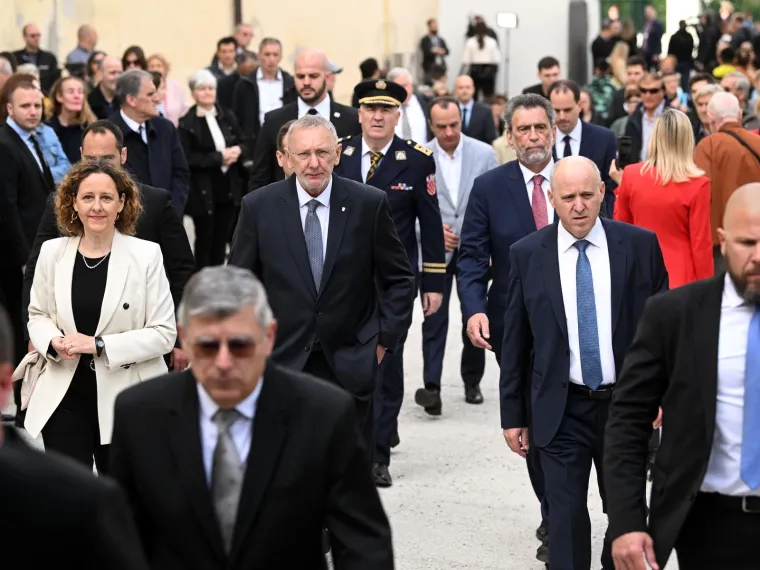 Kutleša preuzeo službu nadbiskupa: Na svečanom misnom slavlju pojavili se i brojni političari
