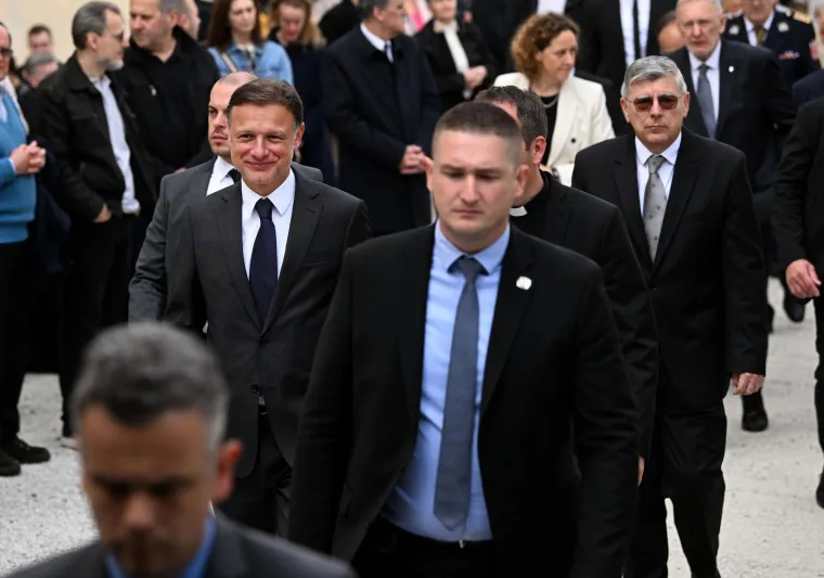 Kutleša preuzeo službu nadbiskupa: Na svečanom misnom slavlju pojavili se i brojni političari