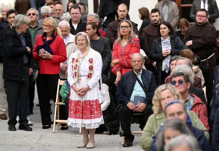 Kutleša preuzeo službu nadbiskupa: Na svečanom misnom slavlju pojavili se i brojni političari